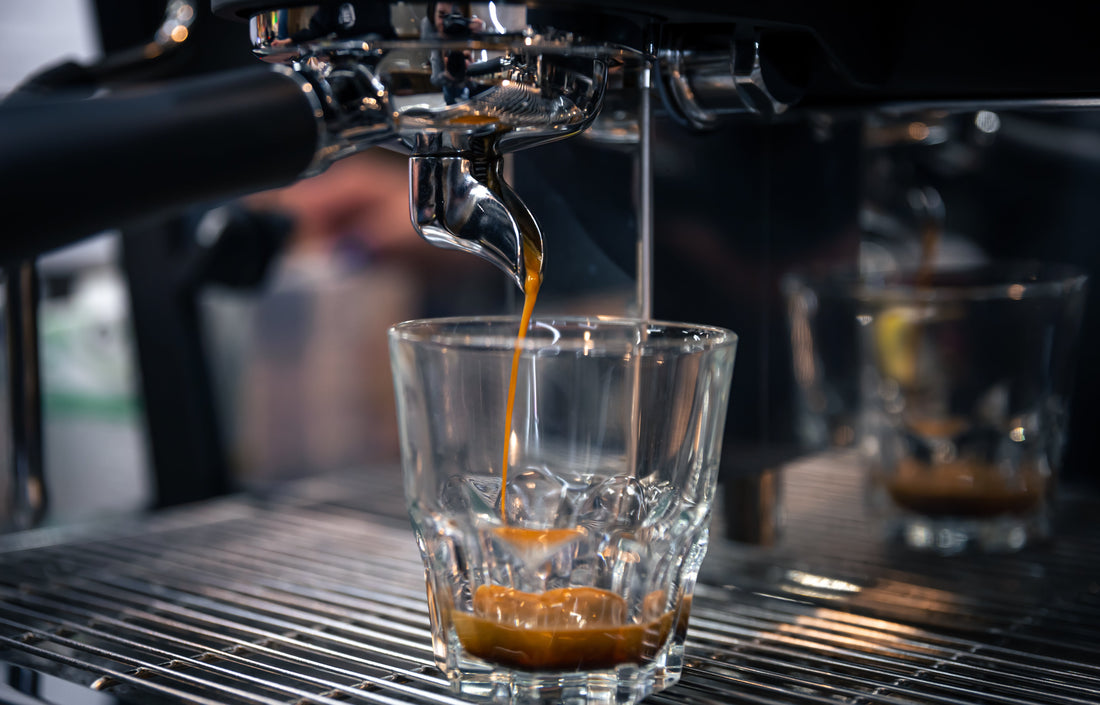 Perché l’Espresso al Bar È Diverso da Quello a Casa?
